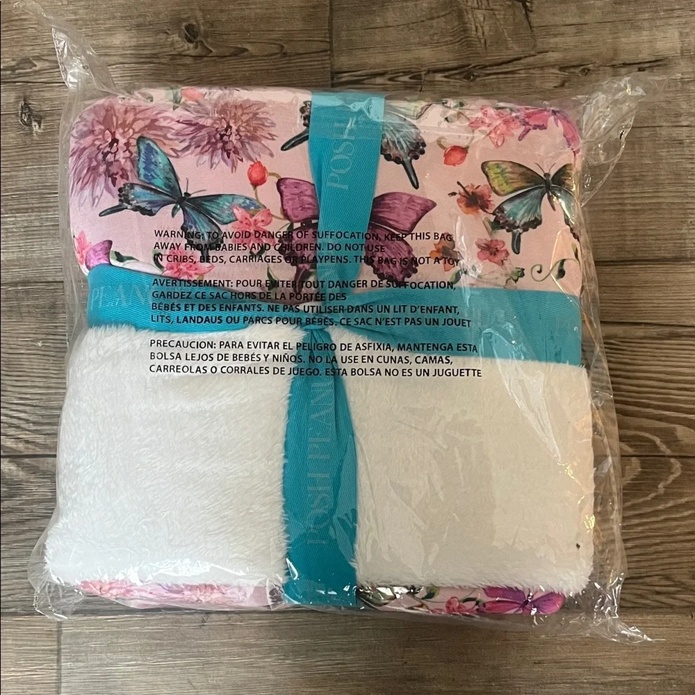 Posh Peanut Square Plush Patoo Pink and White Floral Butterfly Blanket - Picture 4 of 4